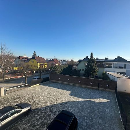Villa Mala Praha Experience In The Center Of 日利纳 外观 照片